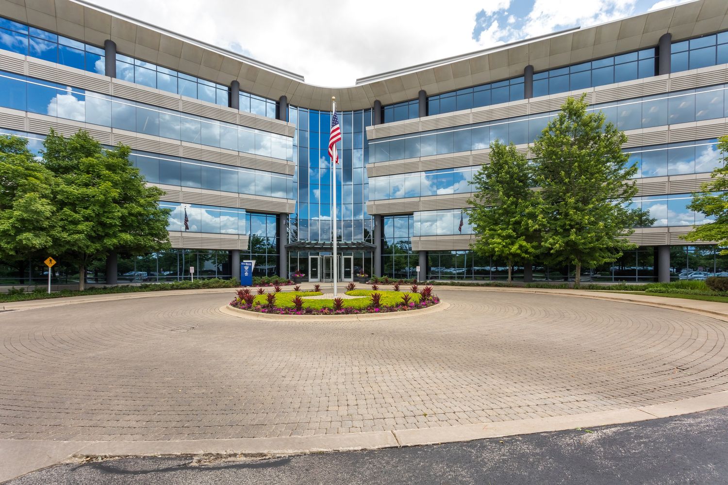 Oak Brook Pointe: 700 Commerce Dr, Oak Brook, IL 60523